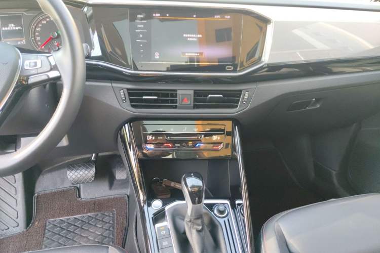 Used Volkswagen Tayron 2021 280TSI Two-Wheel Drive Luxury Smart Connectivity Version Audio And AC Panel