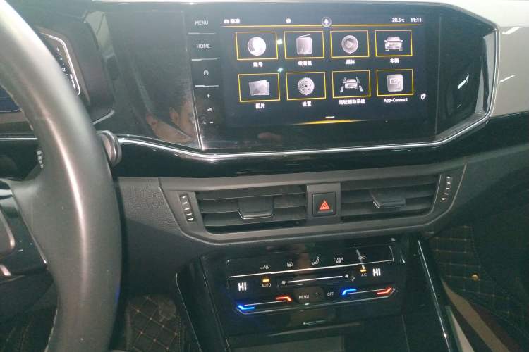 Used Volkswagen Tayron 2021 330TSI Two-Wheel-Drive 3rd Anniversary Limited Edition Audio And AC Panel