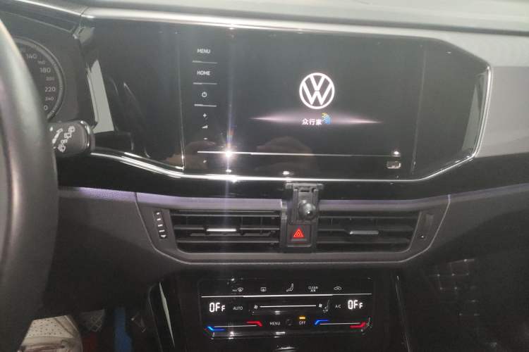 Used Volkswagen Tayron 2021 330TSI Two-Wheel Drive Luxury Smart Connectivity Version Audio And AC Panel