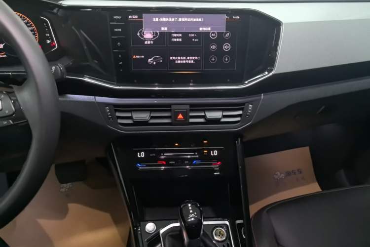 Used Volkswagen Tayron 2021 330TSI Two-Wheel-Drive 3rd Anniversary Limited Edition Audio And AC Panel