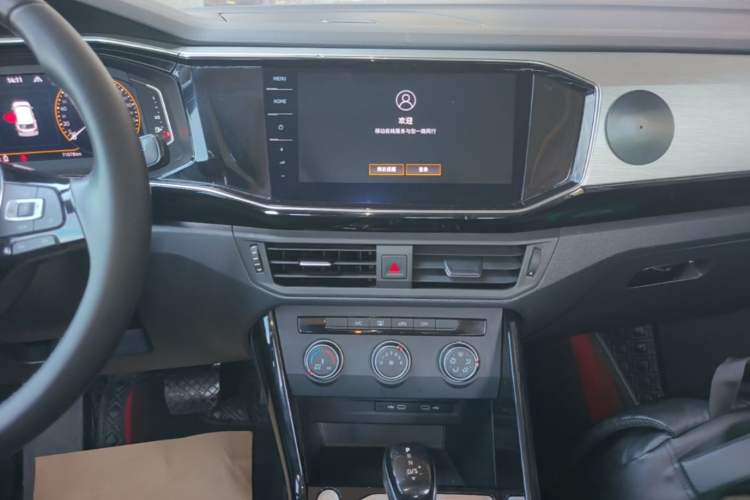 Used Volkswagen Tayron 2021 330TSI Two-Wheel Drive 30th Anniversary Edition Audio And AC Panel