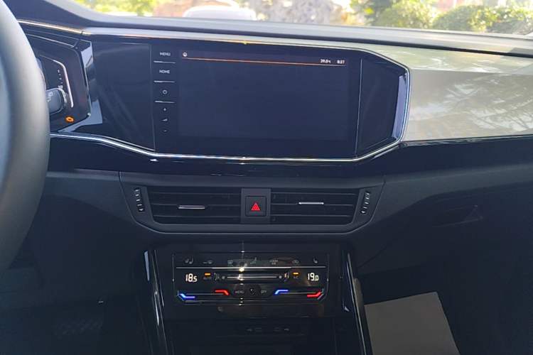 Used Volkswagen Tayron 2021 330TSI Two-Wheel Drive Luxury Connected Version Plus Audio And AC Panel