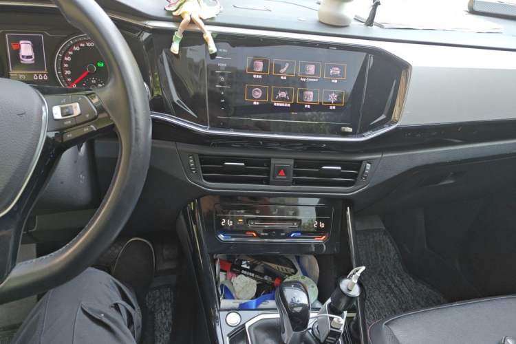 Used Volkswagen Tayron 2021 330TSI Two-Wheel Drive Luxury Smart Connectivity Version Audio And AC Panel