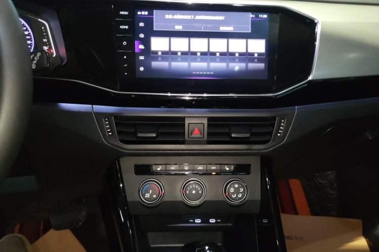Used Volkswagen Tayron 2021 330TSI Two-Wheel Drive 30th Anniversary Edition Audio And AC Panel