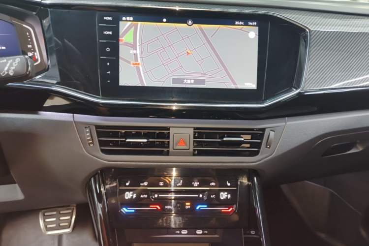 Used Volkswagen Tayron 2021 380TSI All-Wheel Drive R-Line Connected Version Audio And AC Panel