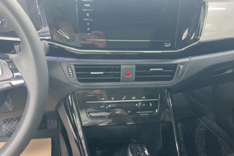 Used Volkswagen Tayron 2021 280TSI Two-Wheel Drive Luxury Smart Connectivity Version Audio And AC Panel