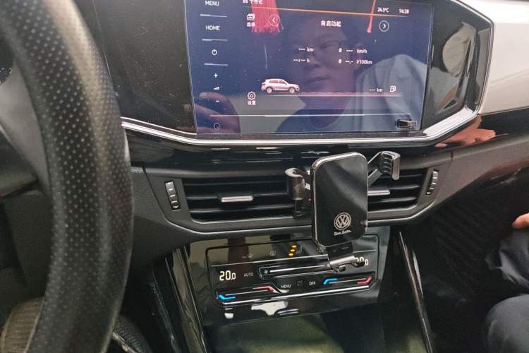 Used Volkswagen Tayron 2021 280TSI Two-Wheel Drive Luxury Smart Connectivity Version Audio And AC Panel