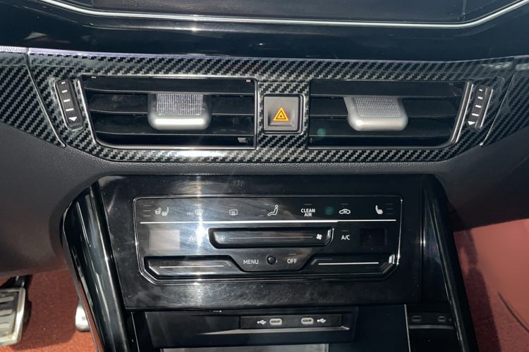 Used Volkswagen Tayron 2021 330TSI Two-Wheel Drive Luxury Connected Version Plus Audio And AC Panel