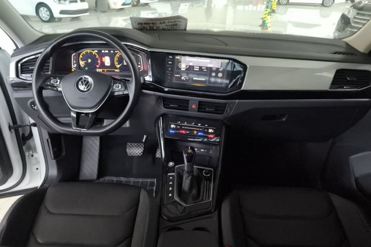 Used Volkswagen Tayron 2021 330TSI Two-Wheel-Drive 3rd Anniversary Limited Edition Center Console