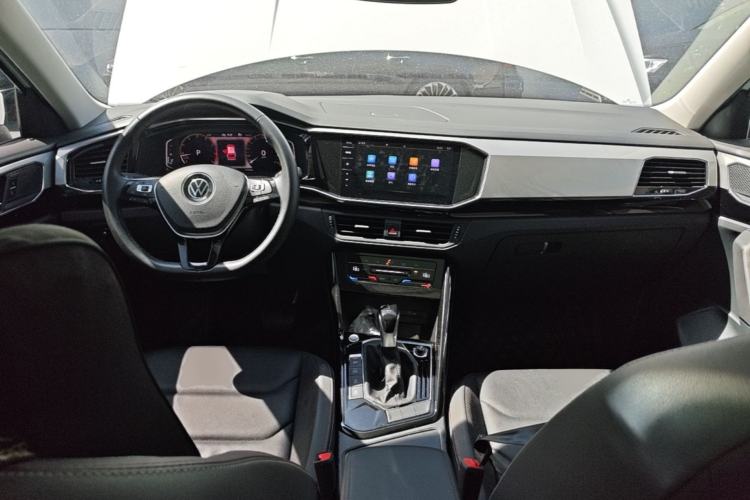 Used Volkswagen Tayron 2021 330TSI Two-Wheel-Drive 3rd Anniversary Limited Edition Center Console