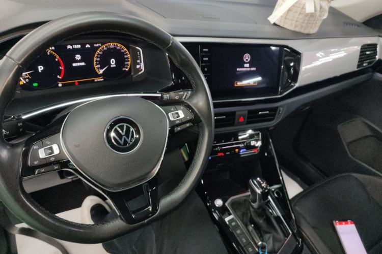 Used Volkswagen Tayron 2021 330TSI Two-Wheel Drive Luxury Smart Connectivity Version Center Console