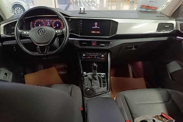 Used Volkswagen Tayron 2021 330TSI Two-Wheel Drive Luxury Smart Connectivity Version Center Console