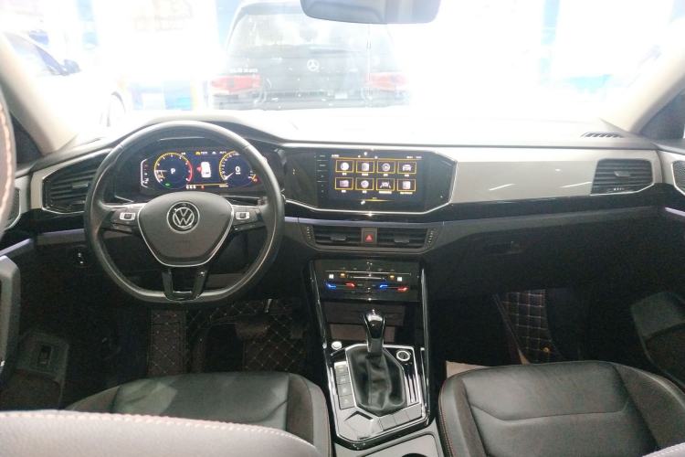 Used Volkswagen Tayron 2021 330TSI Two-Wheel-Drive 3rd Anniversary Limited Edition Center Console