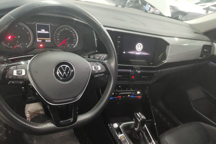 Used Volkswagen Tayron 2021 330TSI Two-Wheel Drive Luxury Smart Connectivity Version Center Console