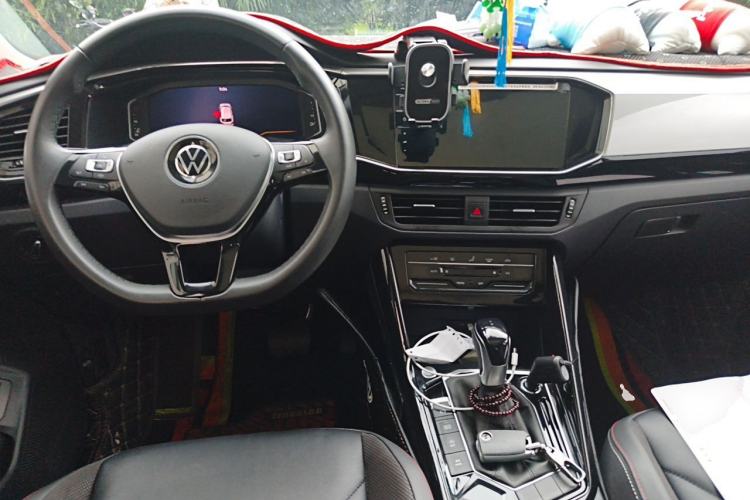 Used Volkswagen Tayron 2021 330TSI Two-Wheel-Drive 3rd Anniversary Limited Edition Center Console