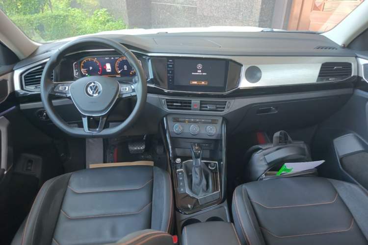 Used Volkswagen Tayron 2021 330TSI Two-Wheel Drive 30th Anniversary Edition Center Console