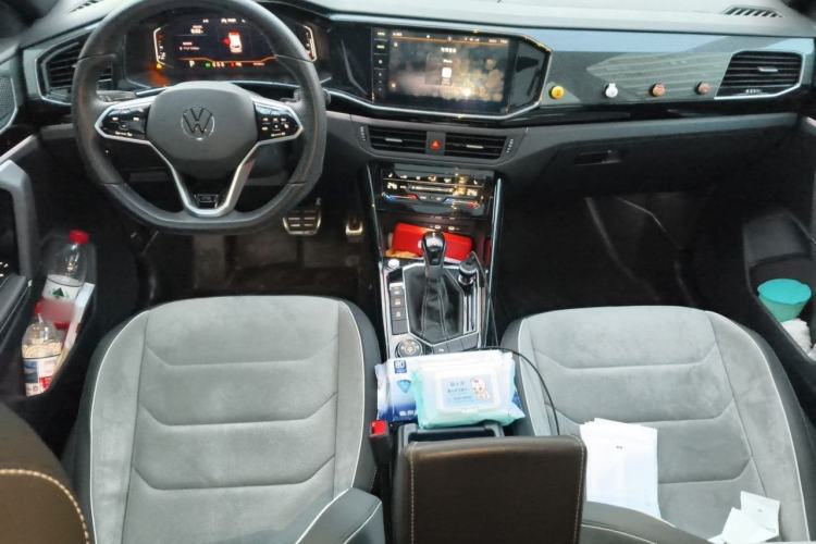 Used Volkswagen Tayron 2021 380TSI All-Wheel Drive R-Line Connected Version Center Console
