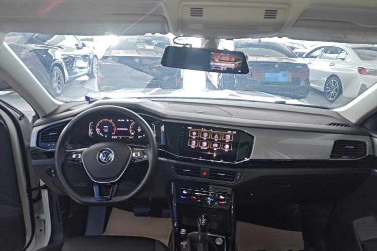 Used Volkswagen Tayron 2021 330TSI Two-Wheel Drive Luxury Smart Connectivity Version Center Console