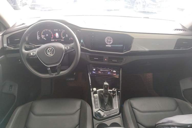 Used Volkswagen Tayron 2021 330TSI Two-Wheel-Drive 3rd Anniversary Limited Edition Center Console