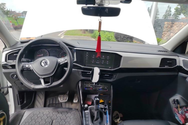 Used Volkswagen Tayron 2021 280TSI Two-Wheel Drive Luxury Smart Connectivity Version Center Console