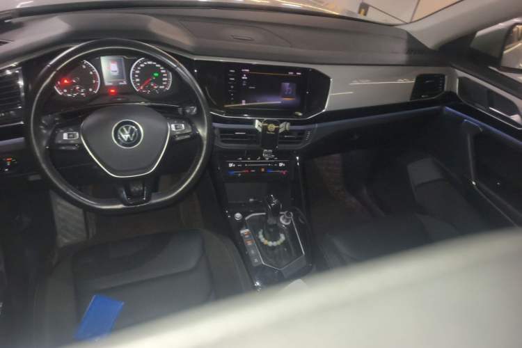 Used Volkswagen Tayron 2021 330TSI Two-Wheel Drive Luxury Smart Connectivity Version Center Console
