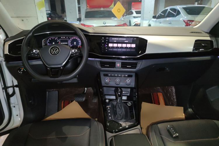Used Volkswagen Tayron 2021 330TSI Two-Wheel Drive 30th Anniversary Edition Center Console