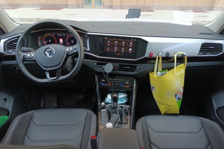 Used Volkswagen Tayron 2021 330TSI Two-Wheel-Drive 3rd Anniversary Limited Edition Center Console