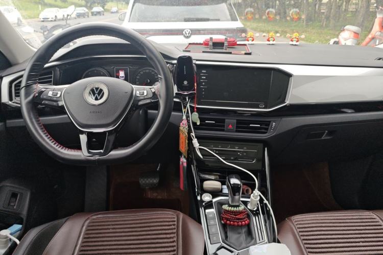 Used Volkswagen Tayron 2021 280TSI Two-Wheel Drive Luxury Smart Connectivity Version Center Console