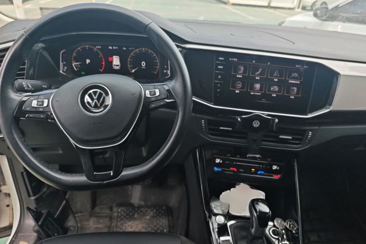 Used Volkswagen Tayron 2021 330TSI Two-Wheel-Drive 3rd Anniversary Limited Edition Center Console