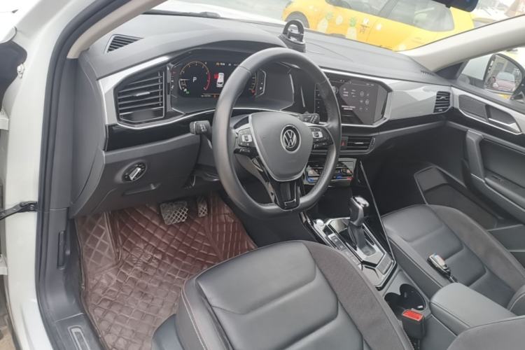 Used Volkswagen Tayron 2021 330TSI Two-Wheel-Drive 3rd Anniversary Limited Edition Center Console