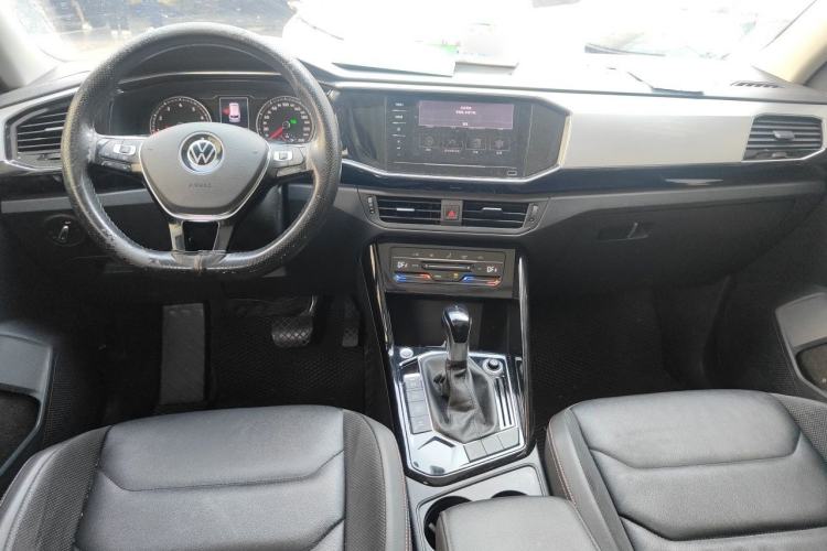 Used Volkswagen Tayron 2021 330TSI Two-Wheel Drive Luxury Smart Connectivity Version Center Console