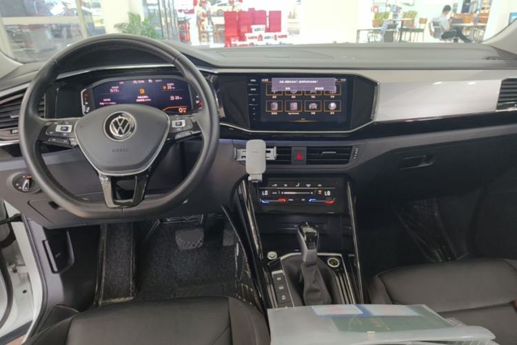 Used Volkswagen Tayron 2021 330TSI Two-Wheel-Drive 3rd Anniversary Limited Edition Center Console