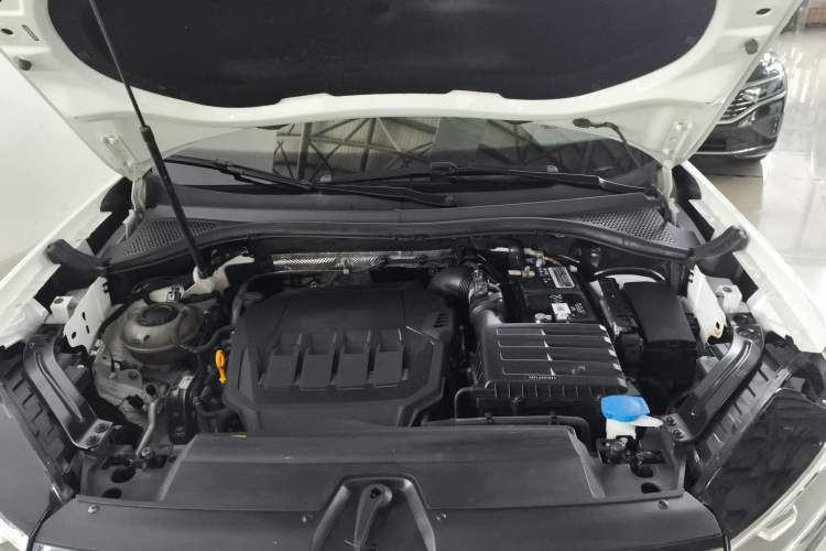 Used Volkswagen Tayron 2021 330TSI Two-Wheel-Drive 3rd Anniversary Limited Edition Engine Bay