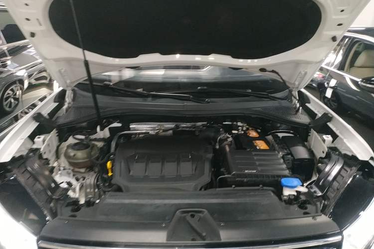 Used Volkswagen Tayron 2021 330TSI Two-Wheel-Drive 3rd Anniversary Limited Edition Engine Bay