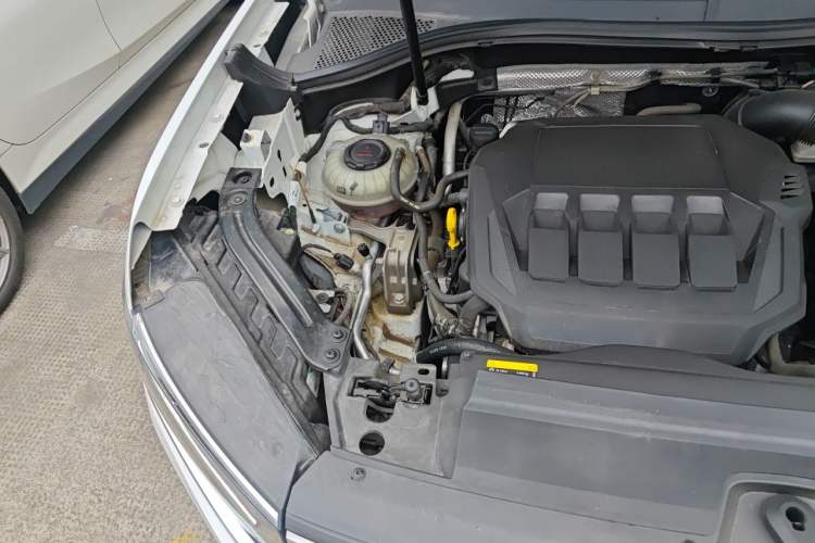 Used Volkswagen Tayron 2021 330TSI Two-Wheel Drive Luxury Smart Connectivity Version Engine Bay Right