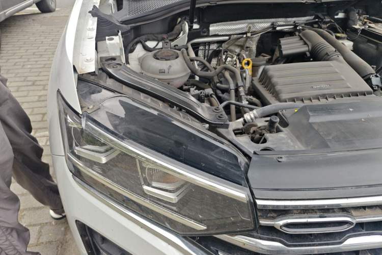 Used Volkswagen Tayron 2021 280TSI Two-Wheel Drive Luxury Smart Connectivity Version Engine Bay Right