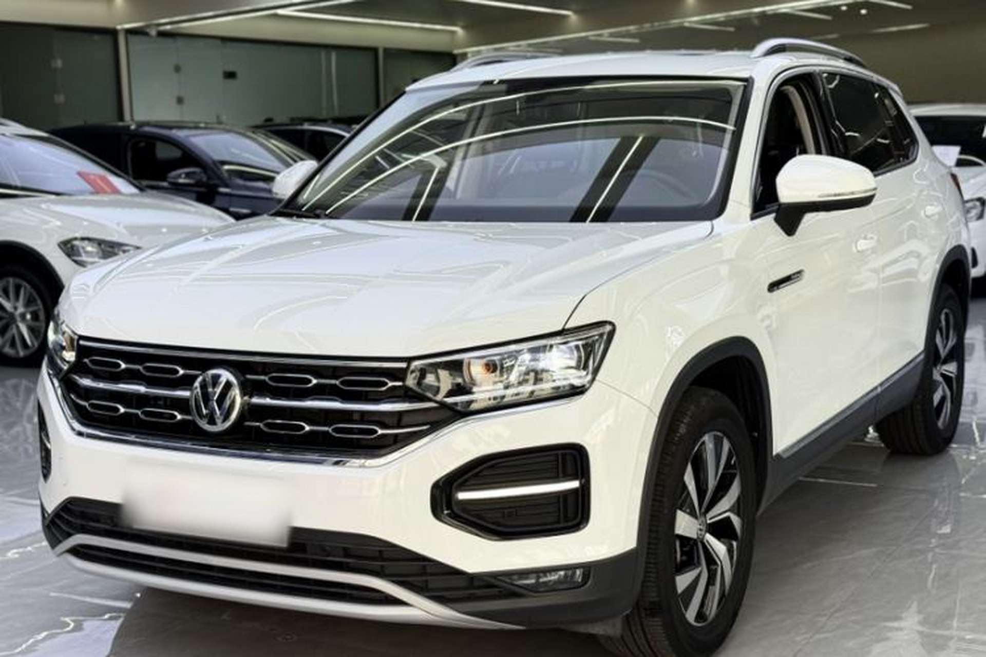 Used Volkswagen Tayron 2021 330TSI Two-Wheel-Drive 3rd Anniversary Limited Edition Front Left 45 Deg