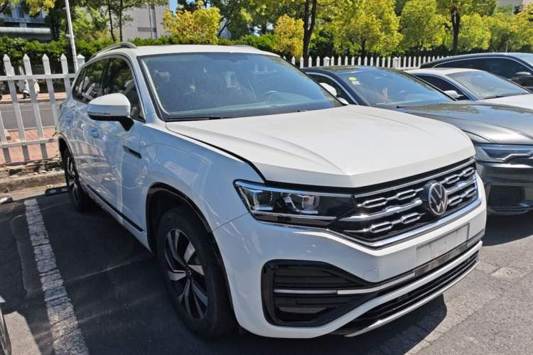 Used Volkswagen Tayron 2021 330TSI Two-Wheel-Drive 3rd Anniversary Limited Edition Front Right 45 Deg