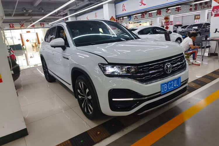 Used Volkswagen Tayron 2021 380TSI All-Wheel Drive R-Line Connected Version Front Right 45 Deg