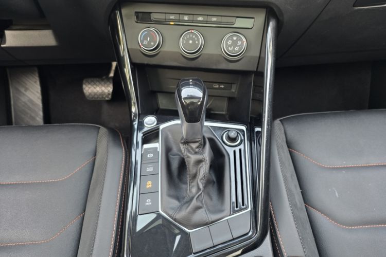 Used Volkswagen Tayron 2021 330TSI Two-Wheel Drive 30th Anniversary Edition Gear Lever