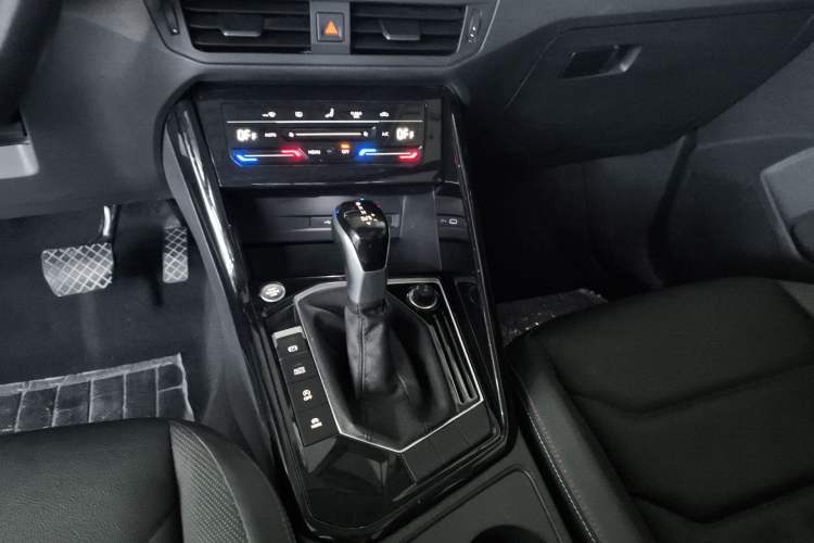 Used Volkswagen Tayron 2021 330TSI Two-Wheel-Drive 3rd Anniversary Limited Edition Gear Lever