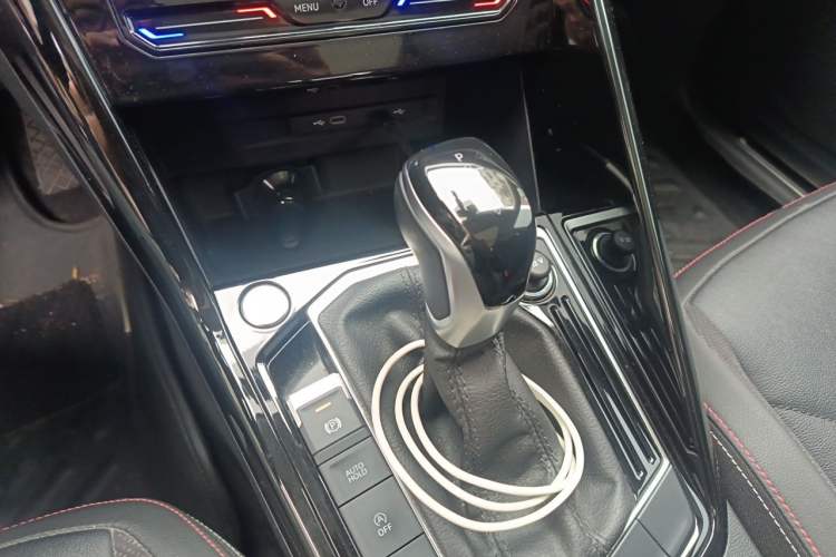 Used Volkswagen Tayron 2021 330TSI Two-Wheel-Drive 3rd Anniversary Limited Edition Gear Lever
