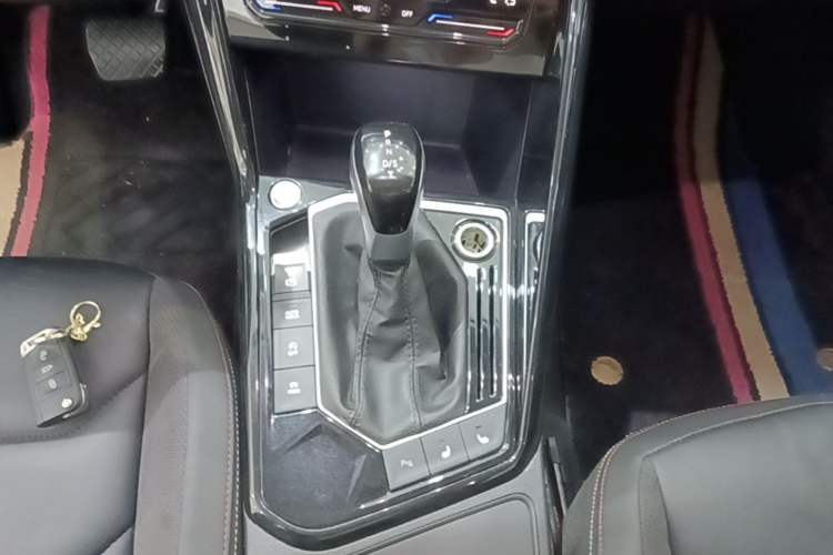 Used Volkswagen Tayron 2021 330TSI Two-Wheel Drive Luxury Smart Connectivity Version Gear Lever