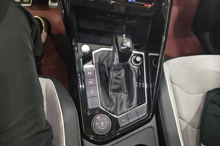 Used Volkswagen Tayron 2021 380TSI All-Wheel Drive R-Line Connected Version Gear Lever