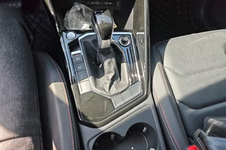 Used Volkswagen Tayron 2021 330TSI Two-Wheel-Drive 3rd Anniversary Limited Edition Gear Lever