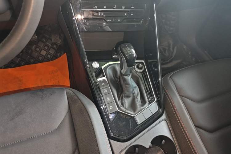 Used Volkswagen Tayron 2021 330TSI Two-Wheel Drive Luxury Smart Connectivity Version Gear Lever