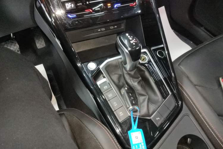 Used Volkswagen Tayron 2021 330TSI Two-Wheel Drive Luxury Smart Connectivity Version Gear Lever