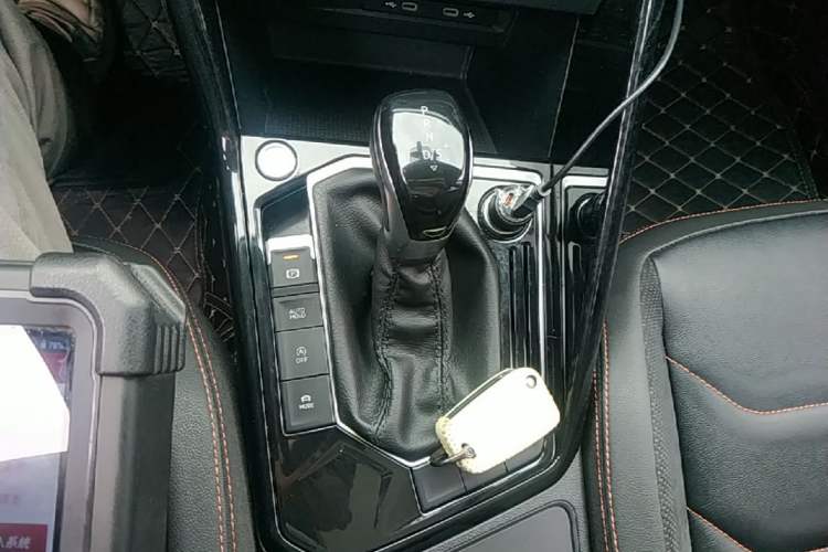Used Volkswagen Tayron 2021 330TSI Two-Wheel Drive 30th Anniversary Edition Gear Lever