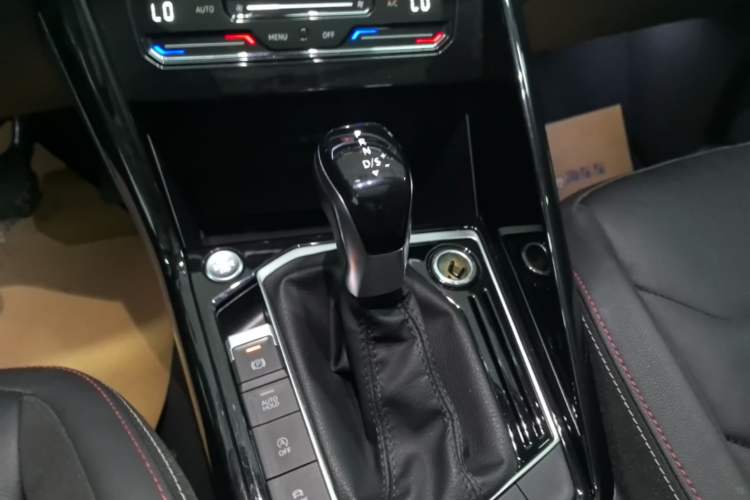 Used Volkswagen Tayron 2021 330TSI Two-Wheel-Drive 3rd Anniversary Limited Edition Gear Lever
