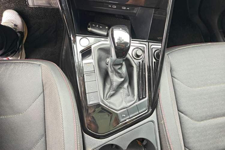 Used Volkswagen Tayron 2021 330TSI Two-Wheel Drive Luxury Connected Version Plus Gear Lever